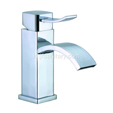 Lubang tunggal Kuningan Vanity Basin Mixer Faucet